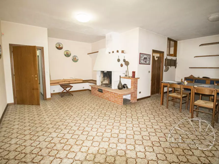 Immagine 43 di Villa in vendita  a Carmignano