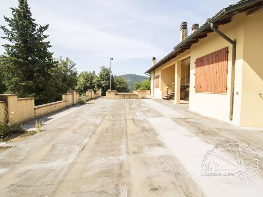 Immagine 47 di Villa in vendita  a Carmignano