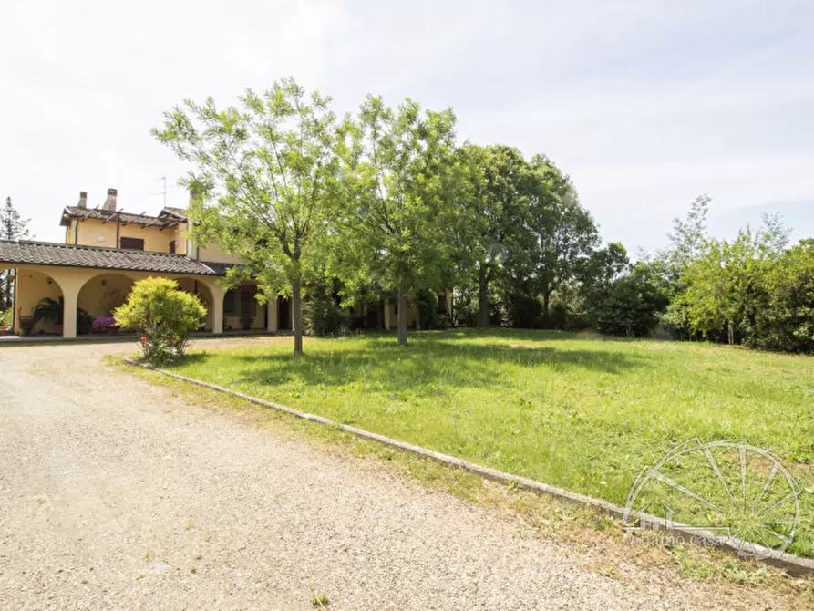 Immagine 50 di Villa in vendita  a Carmignano