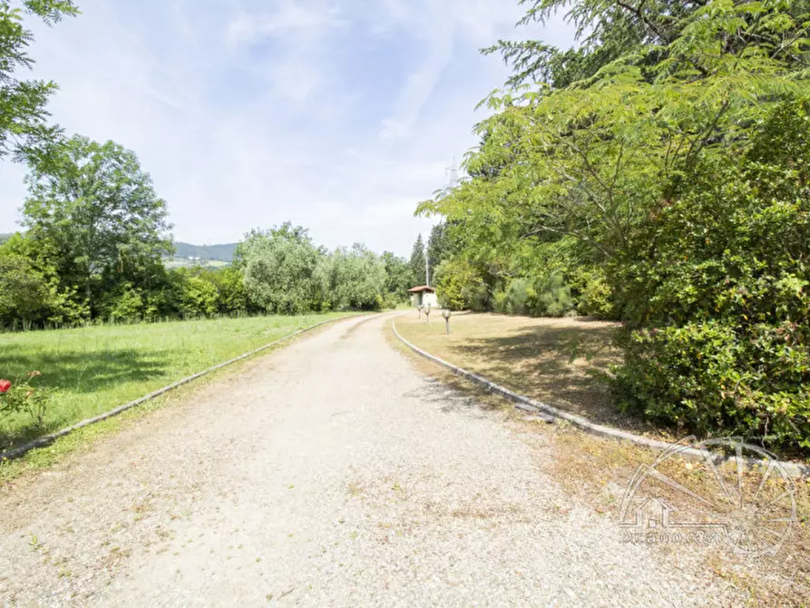 Immagine 51 di Villa in vendita  a Carmignano