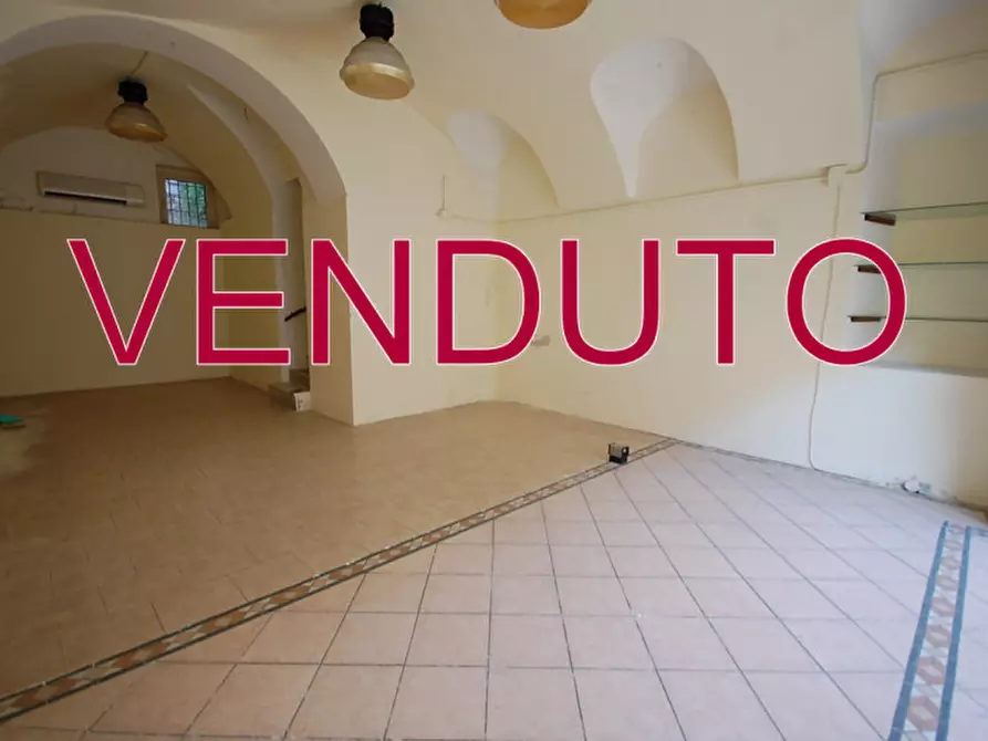 Immagine 1 di Negozio in vendita  a La Maddalena