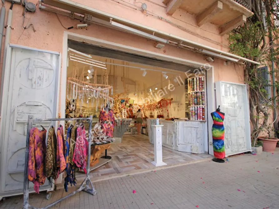 Immagine 3 di Negozio in vendita  a La Maddalena