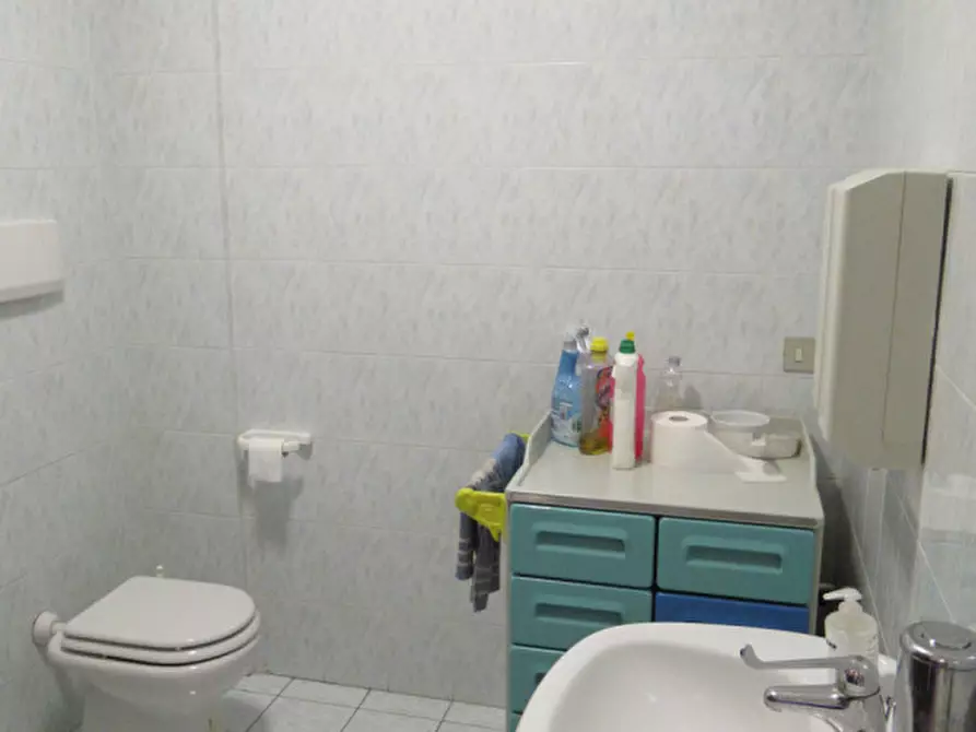 Immagine 8 di Ufficio in vendita  a Arcade