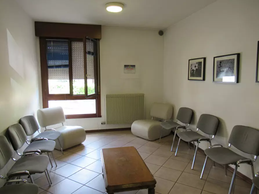 Immagine 25 di Ufficio in vendita  a Arcade