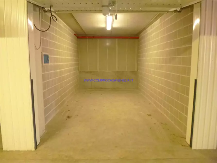 Immagine 3 di Garage in vendita  in VIA DANTE ALIGHIERI a Venezia