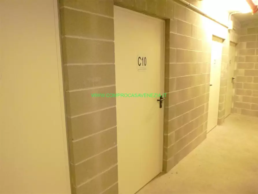 Immagine 4 di Garage in vendita  in VIA DANTE ALIGHIERI a Venezia