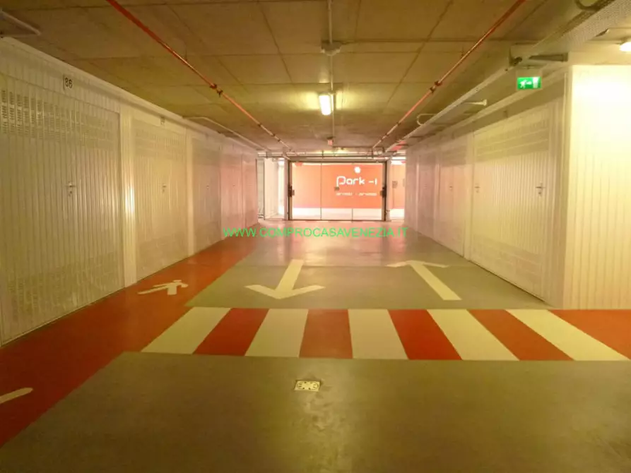 Immagine 9 di Garage in vendita  in VIA DANTE ALIGHIERI a Venezia