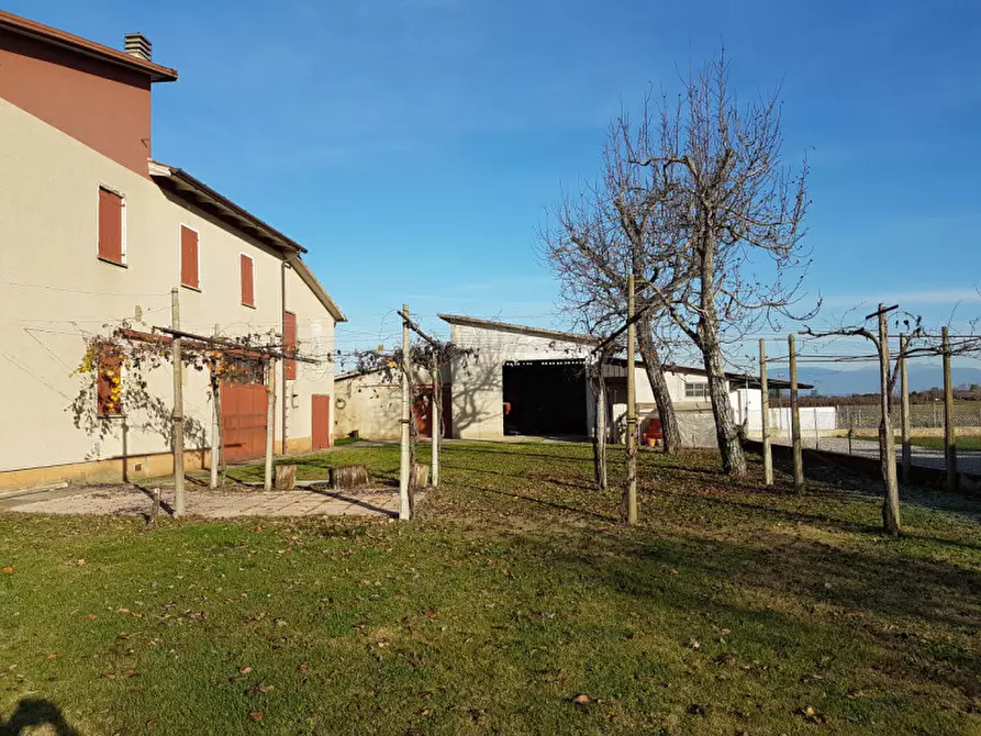 Immagine 1 di Casa indipendente in vendita  in via lavaio a Volpago Del Montello