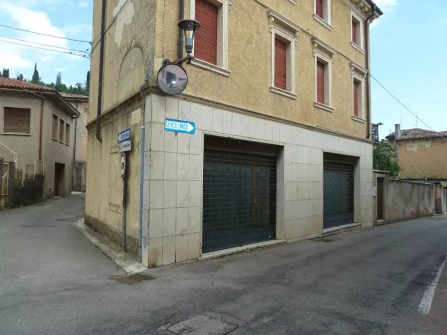 Immagine 2 di Negozio in vendita  a Tregnago