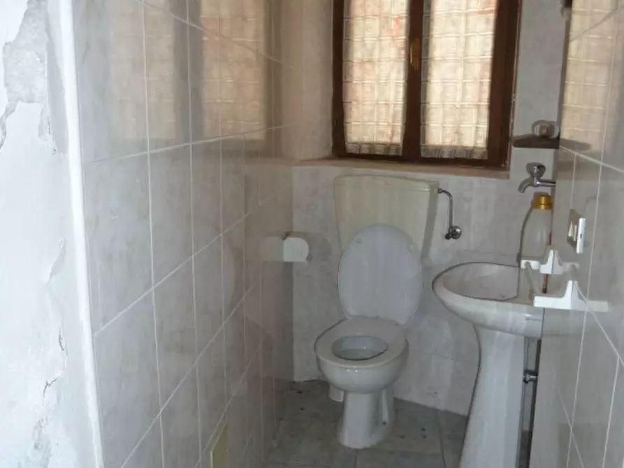 Immagine 3 di Negozio in vendita  a Tregnago