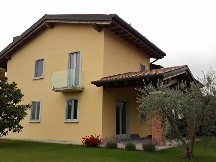 Immagine 2 di Casa bifamiliare in vendita  a Cassola