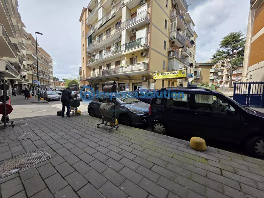 Immagine 2 di Negozio in affitto  in Via Niccolò Garzilli a Napoli