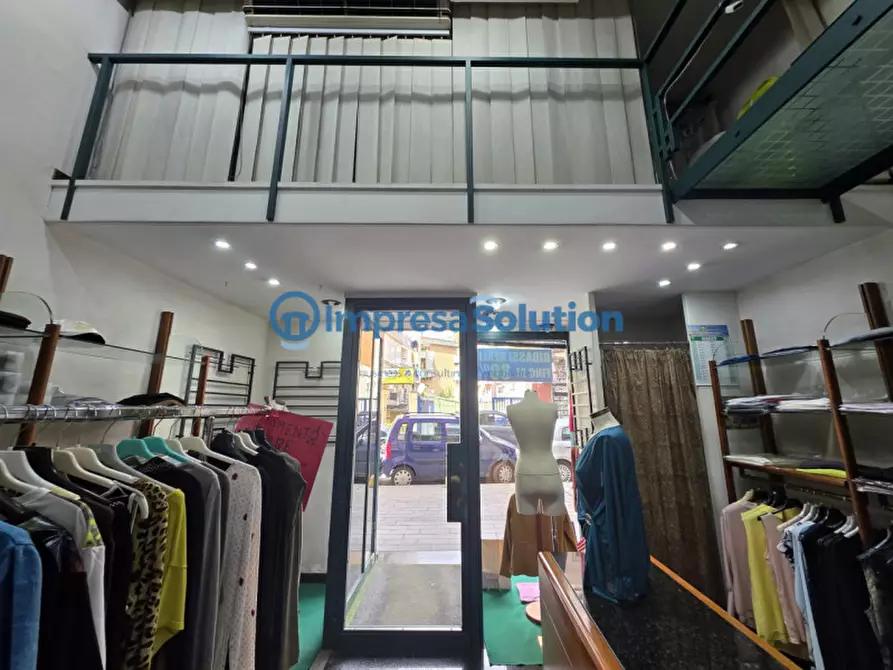 Immagine 5 di Negozio in affitto  in Via Niccolò Garzilli a Napoli