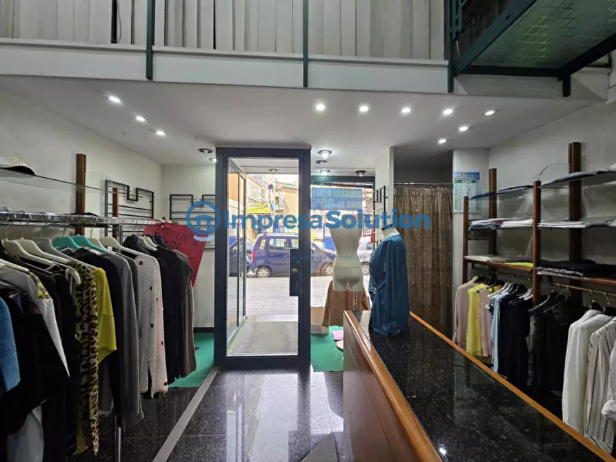 Immagine 6 di Negozio in affitto  in Via Niccolò Garzilli a Napoli