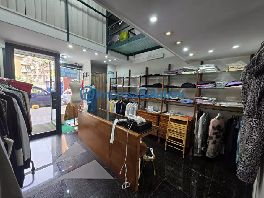 Immagine 7 di Negozio in affitto  in Via Niccolò Garzilli a Napoli