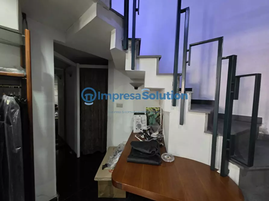 Immagine 15 di Negozio in affitto  in Via Niccolò Garzilli a Napoli