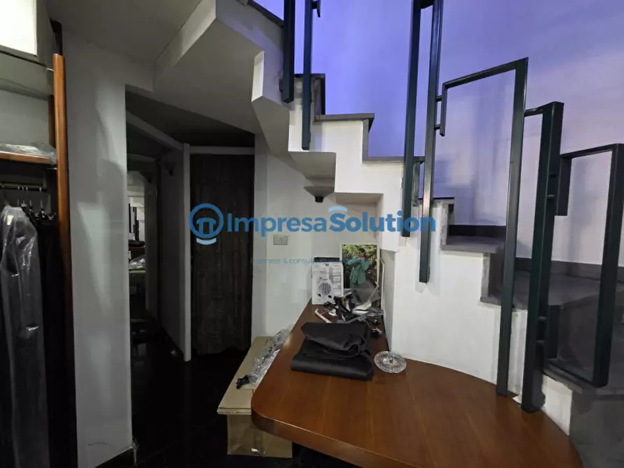 Immagine 16 di Negozio in affitto  in Via Niccolò Garzilli a Napoli