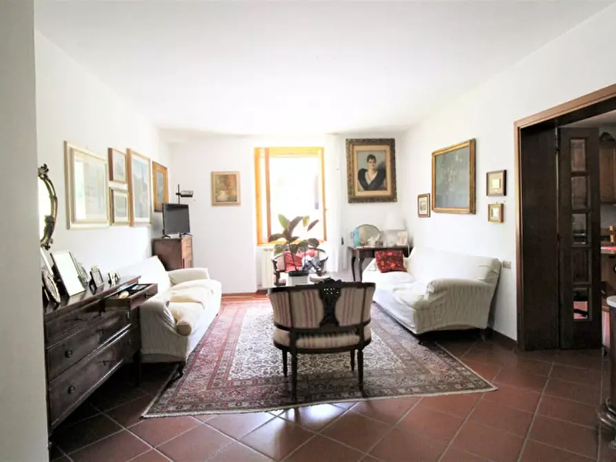 Immagine 25 di Villa in vendita  in pestello a Montevarchi