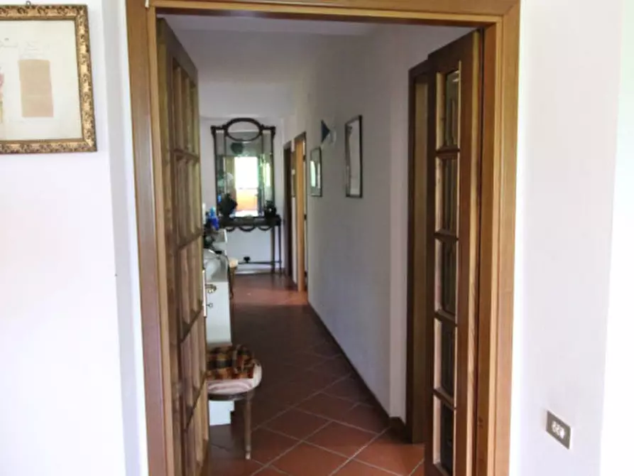 Immagine 30 di Villa in vendita  in pestello a Montevarchi
