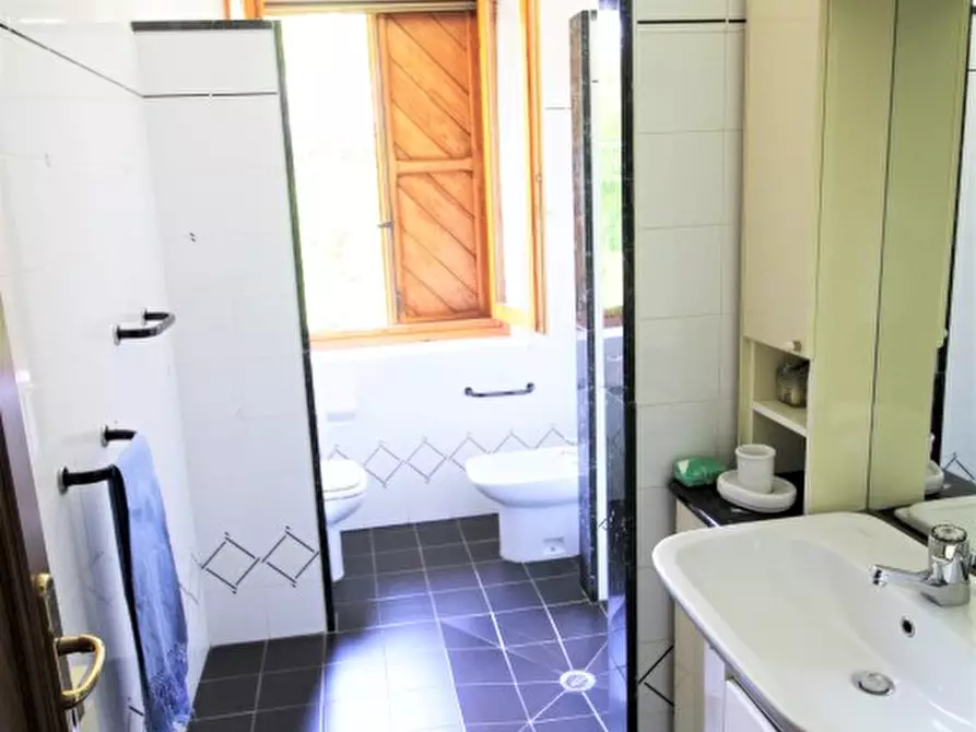 Immagine 31 di Villa in vendita  in pestello a Montevarchi