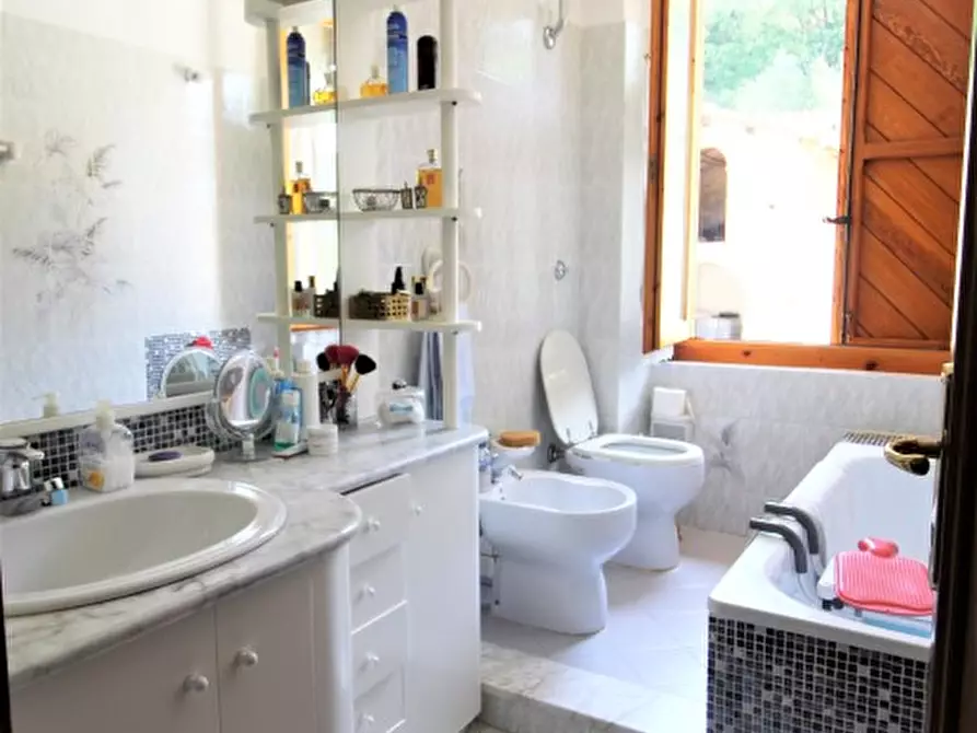 Immagine 40 di Villa in vendita  in pestello a Montevarchi