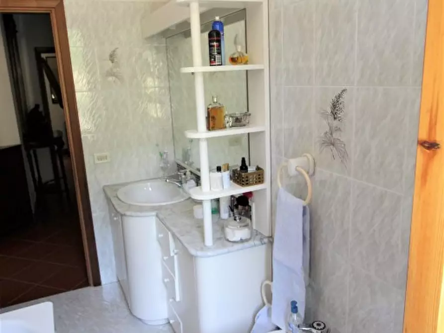 Immagine 41 di Villa in vendita  in pestello a Montevarchi