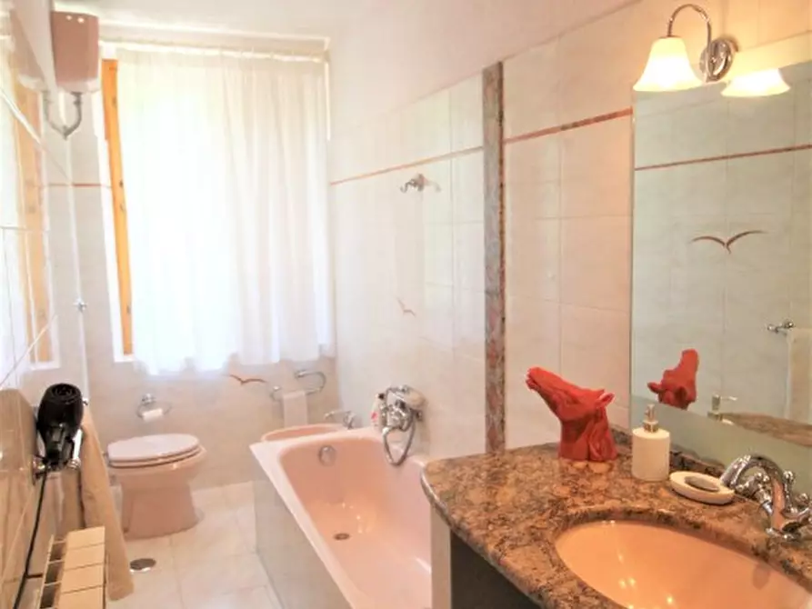 Immagine 55 di Villa in vendita  in pestello a Montevarchi