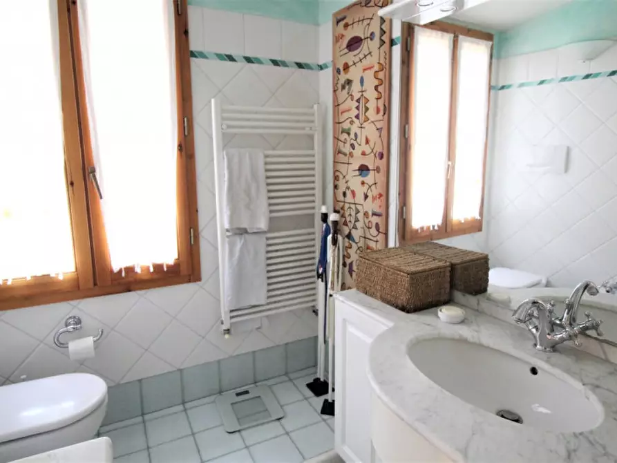 Immagine 57 di Villa in vendita  in pestello a Montevarchi