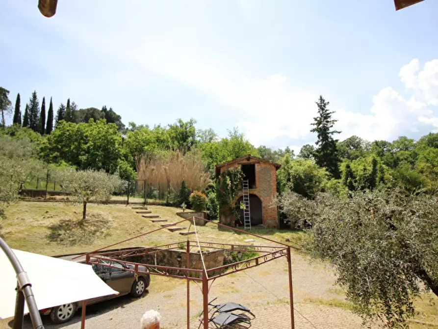 Immagine 60 di Villa in vendita  in pestello a Montevarchi
