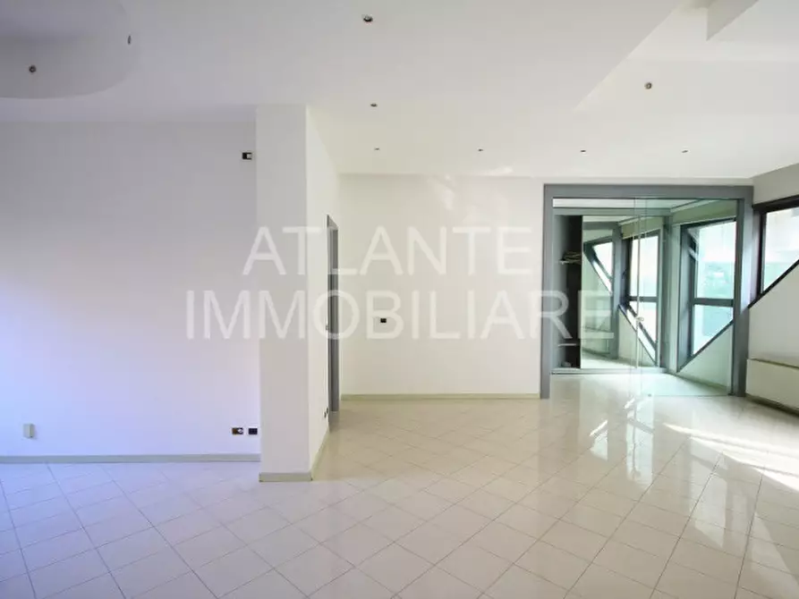 Immagine 3 di Appartamento in vendita  in viale Ceccarini 73 a Riccione