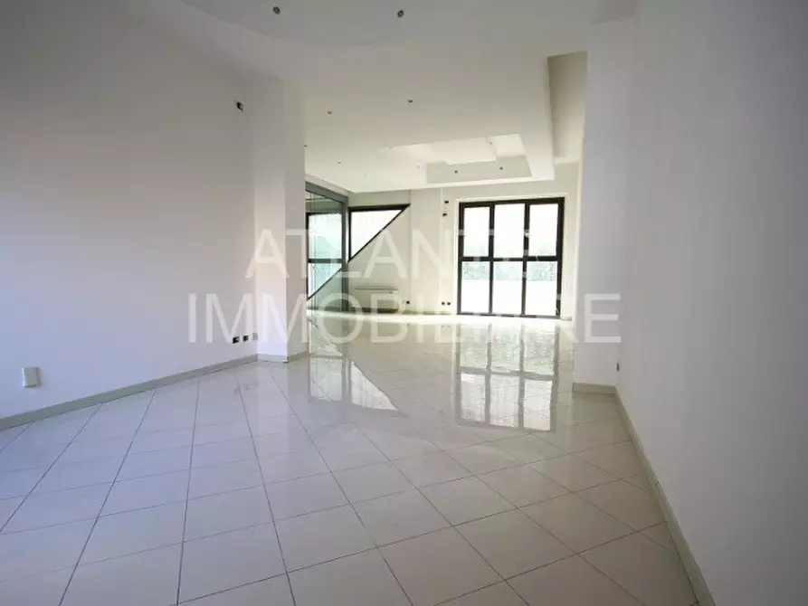 Immagine 4 di Appartamento in vendita  in viale Ceccarini 73 a Riccione