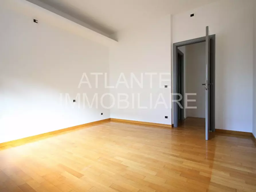 Immagine 9 di Appartamento in vendita  in viale Ceccarini 73 a Riccione