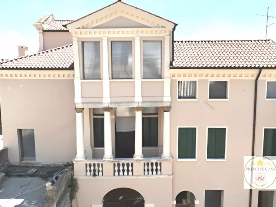 Immagine 2 di Palazzo in vendita  in Piazza Maggiore, 20 a Este