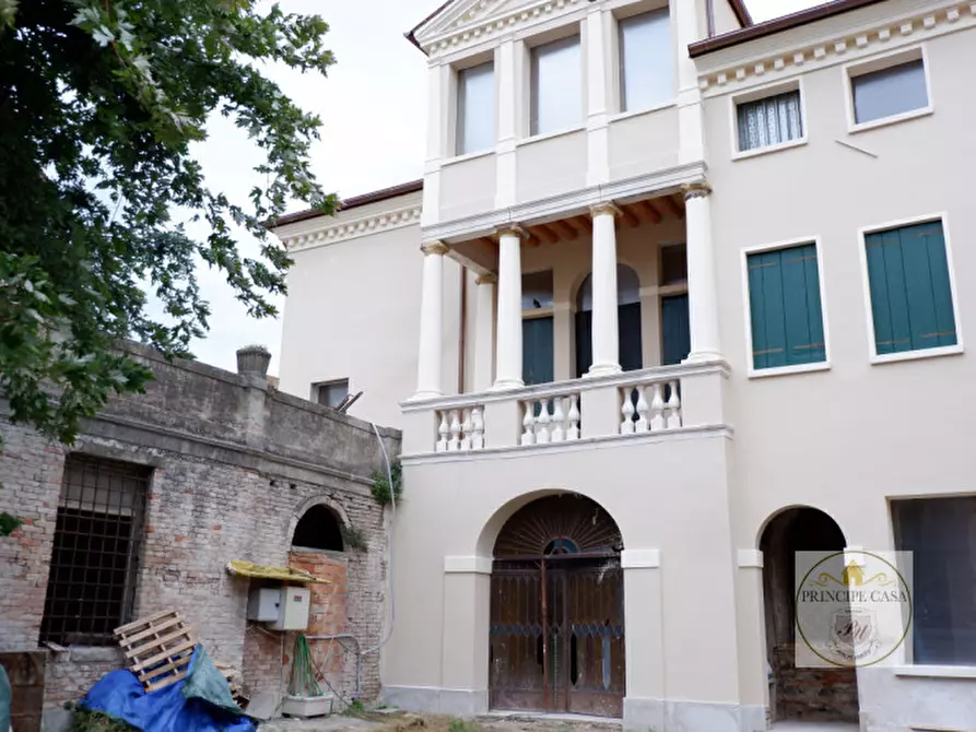 Immagine 30 di Palazzo in vendita  in Piazza Maggiore, 20 a Este