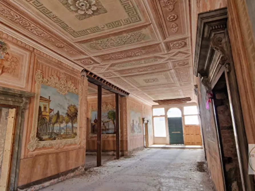Immagine 51 di Palazzo in vendita  in Piazza Maggiore, 20 a Este
