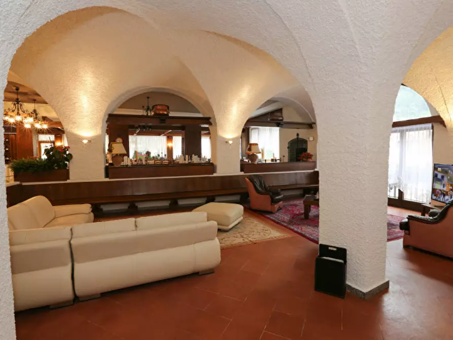 Immagine 2 di Hotel in vendita  in Piazza San Vigilio a Spiazzo