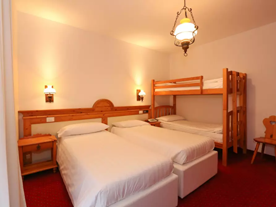 Immagine 18 di Hotel in vendita  in Piazza San Vigilio a Spiazzo