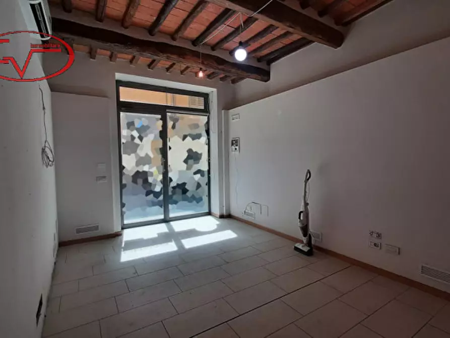 Immagine 1 di Negozio in affitto  in Via Rosai a San Giovanni Valdarno