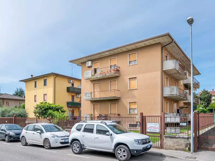 Immagine 1 di Appartamento in vendita  in Via Del Lavoro a Sommacampagna