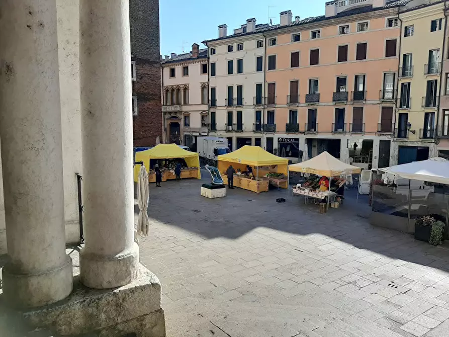 Immagine 1 di Appartamento in affitto  in piazza delle erbe a Vicenza