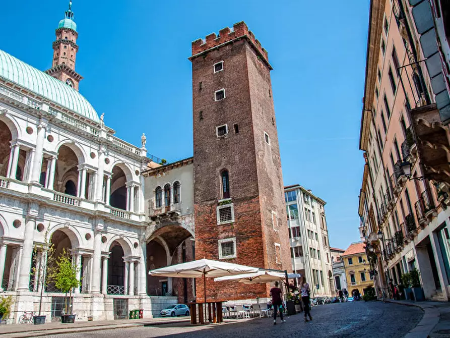 Immagine 8 di Appartamento in affitto  in piazza delle erbe a Vicenza