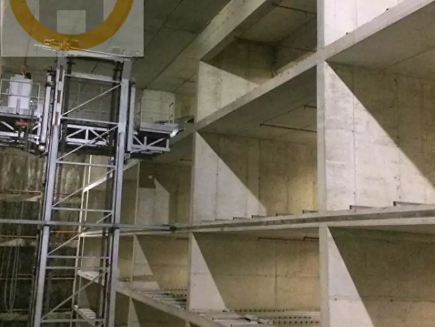 Immagine 5 di Garage in vendita  a Bassano Del Grappa