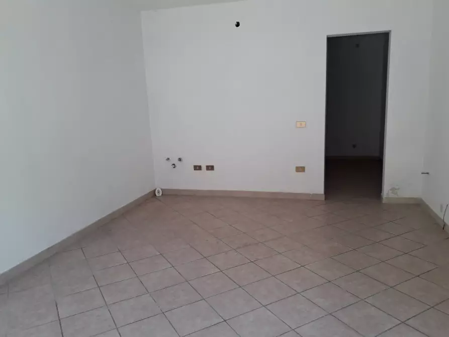 Immagine 4 di Negozio in vendita  a Badia Polesine