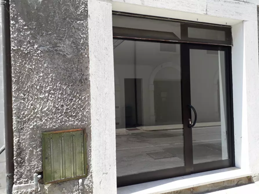 Immagine 5 di Negozio in vendita  a Badia Polesine