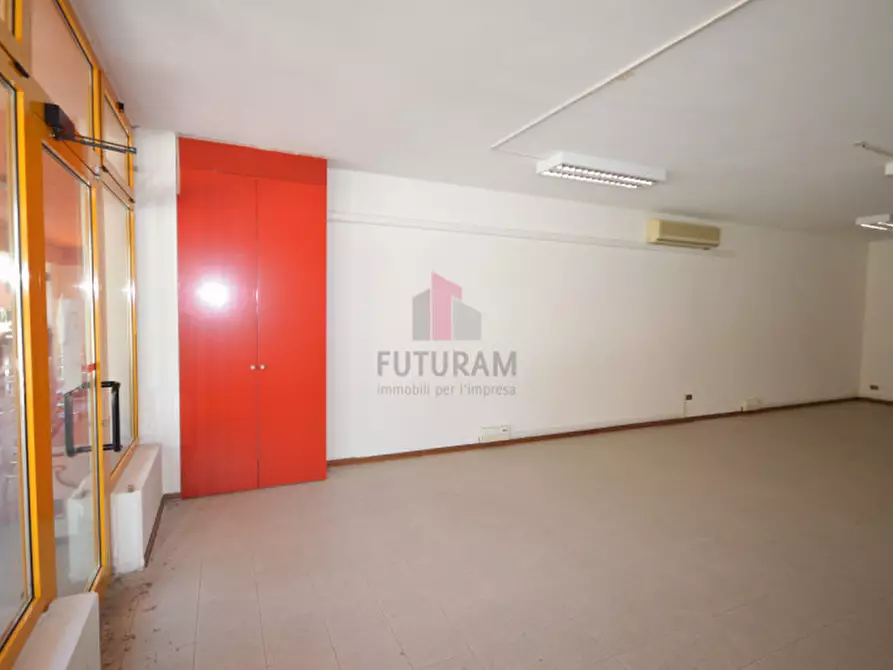 Immagine 2 di Negozio in affitto  in via san zeno 11 a Veggiano