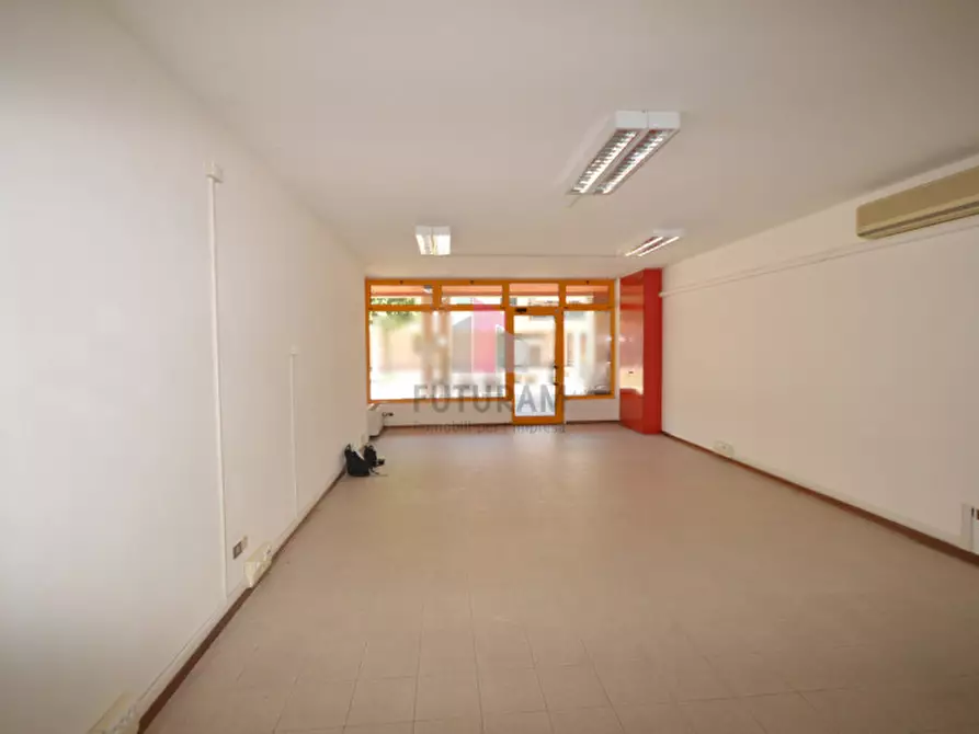 Immagine 5 di Negozio in affitto  in via san zeno 11 a Veggiano