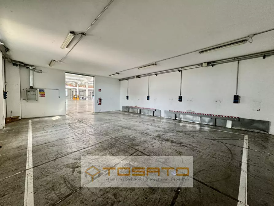 Immagine 12 di Capannone industriale in affitto  a Oppeano