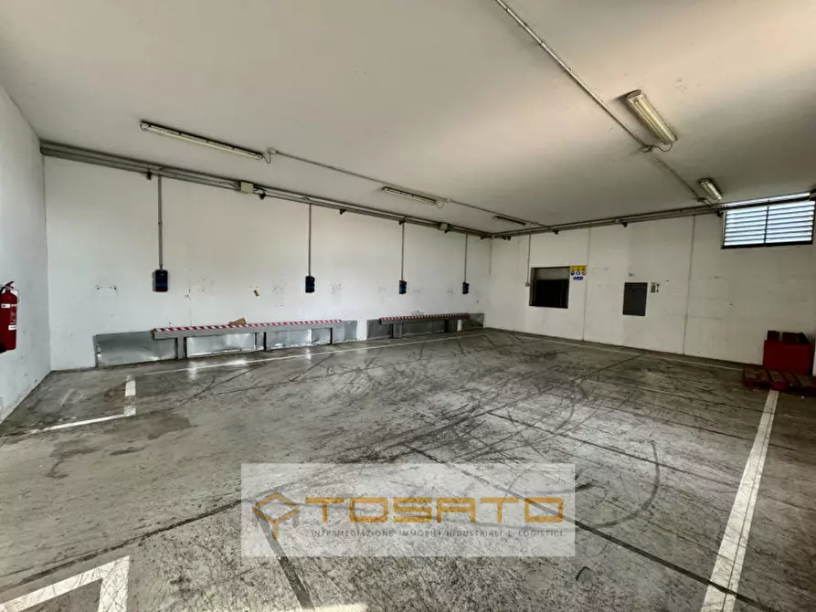 Immagine 14 di Capannone industriale in affitto  a Oppeano