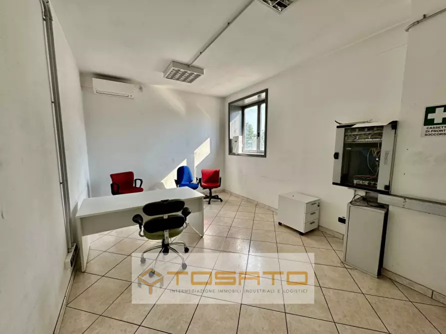 Immagine 15 di Capannone industriale in affitto  a Oppeano