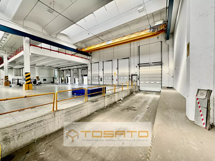 Immagine 24 di Capannone industriale in affitto  a Oppeano
